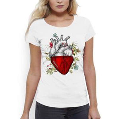 Трикотажная женская футболка. Сердце. фото, изображение, баннер